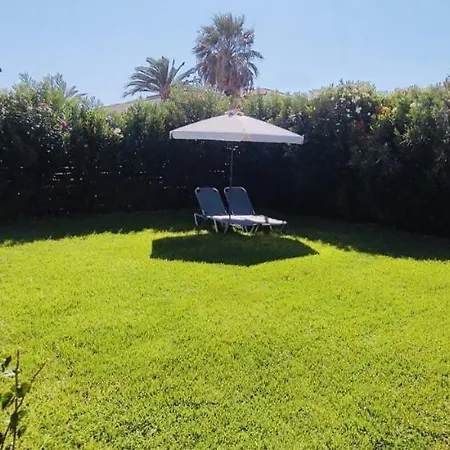 펜션 Yakinthi 아모우디